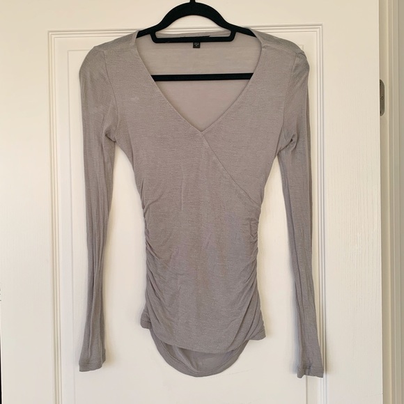 3/$20 GUESS Long-sleeve V-Neck Blouses - Picture 4 of 10
